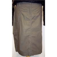 Saviour - Size: 14 - Green - Calf length skirt