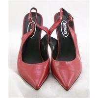 Schuh, size 4/37 dark red patent effect slingbacks