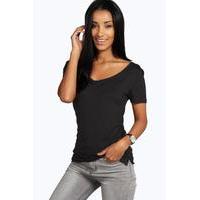 scoop neck short sleeved tee black