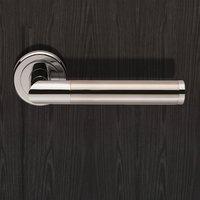 serozzetta trend szm160 lever latch handles on round rose