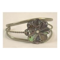 Shell flower wire cuff bracelet