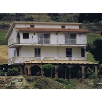 Sicilian White Horse Bed & Break...