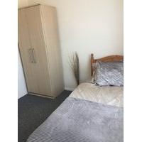 single room available now 400pcm