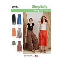 Simplicity Women\'s Bottoms Sizes 6 to 14 Sewing Pattern 8134