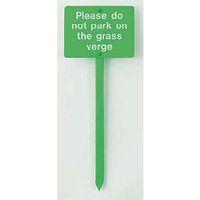 SIGN PLEASE DO NOT PARK ON