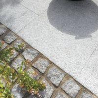 silver grey natural granite paving setts l100mm w100mm pack of 720 906 ...