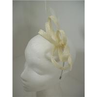 Simple yet stylish Cream Bow and Feather Fascinator