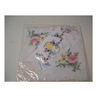 Six Snow White Handkerchiefs with pretty embroidered Pattern