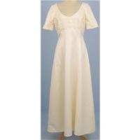 Size M, cream wedding dress