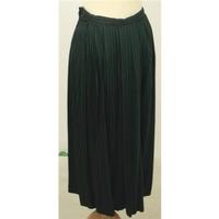 Size: 10 Black and green striped skirt