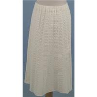 Size S white knitted skirt