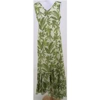 Size M green patterned dress with appliqué beads