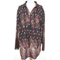 Size XXL, black & red patterned blouse