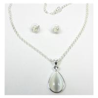 Silver tone chain necklace with tear drop pendant & stud earrings