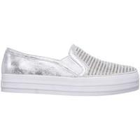 Skechers 801 Slip-on Women Silver women\'s Slip-ons (Shoes) in Silver