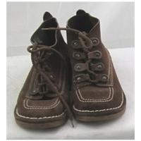 skywalk size 538 brown suede lace up shoes