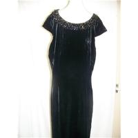 Slimlined Velvet/Silk Blend Evening Dress Hobbs - Size: S - Black - Evening