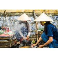 small group hoi an night food tour