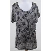 soaked in luxury size xs taupe black patterned tunic