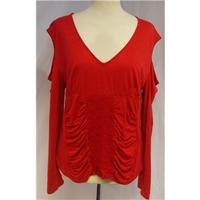south red 34\" bust open sleeve top - T-Shirt