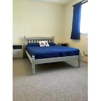 Spacious double room £550 pcm (bills included)