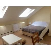 Spacious double bedroom in Fulham