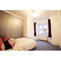 SPACIOUS & BEAUTIFUL DOUBLE ROOM -- AVAILABLE NOW