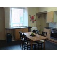 spacious 5 bed flat near st peters metro station