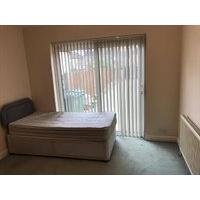 Stunning Room Located Close to Watford Junction