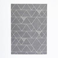 stritus pure wool rug with triangle motifs