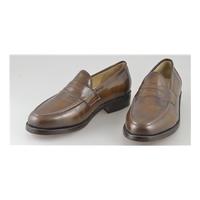 stylish and classic loafers from samuel windsor size 7