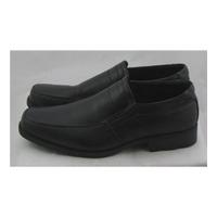 Stallion, size 10/44 black leather look loafers