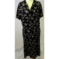 St Michael (M&S) - Size: 14 - Navy mix blouse/skirt set