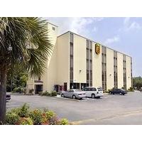 Super 8 Market Commons Area