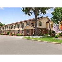 Super 8 Lee/Berkshires/Outlet Ar...