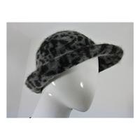 Suzanne & Bettley - Size: One size - Grey - Woolie hat