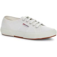 Superga 2750 Cotu Classic Canvas Trainer S000010 women\'s Shoes (Trainers) in white