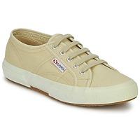 Superga 2750 CLASSIC women\'s Shoes (Trainers) in BEIGE