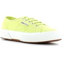 Superga 2750 Sneakers Women Sunny lime women\'s Shoes (Trainers) in yellow