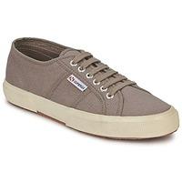Superga 2750 CLASSIC women\'s Shoes (Trainers) in brown