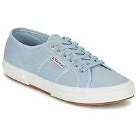 Superga 2750 COTU CLASSIC women\'s Shoes (Trainers) in blue