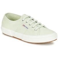 Superga 2750 CLASSIC women\'s Shoes (Trainers) in green