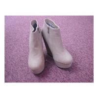 Super mode - Size: 4 - Beige -Wedge Boots