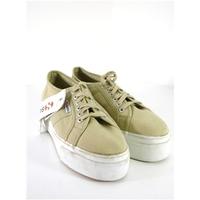 Superga platform Size UK 7 (EU 41) Cream Coloured Shoes with White Band