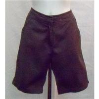 Suzanne Grae brown shorts Size 14