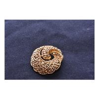 Swirling patterned brooch - Size: Medium - Metallics