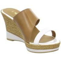 Tamaris 112720426316 women\'s Flip flops / Sandals (Shoes) in brown