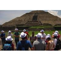 Teotihuacan Pyramids and Food Walking Tour from Mexico City