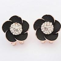 The European and American fashion flower pearl earrings