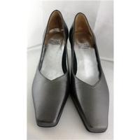 Timothy Hitsman - Silver - Heeled - Court Shoes- UK 6 - EUR 39